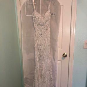 Prevue- Sherri Hill wedding/special occasion/prom dress